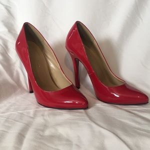 Red patent leather pumps w red soles